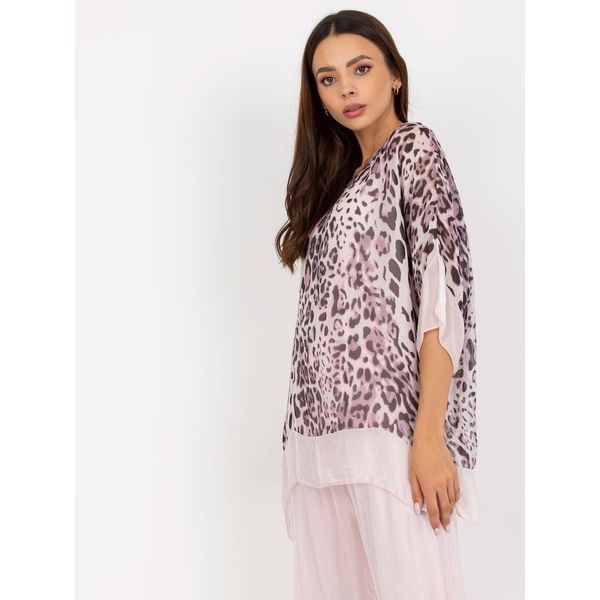 Fashionhunters Light pink loose blouse with a print and 3/4 sleeves