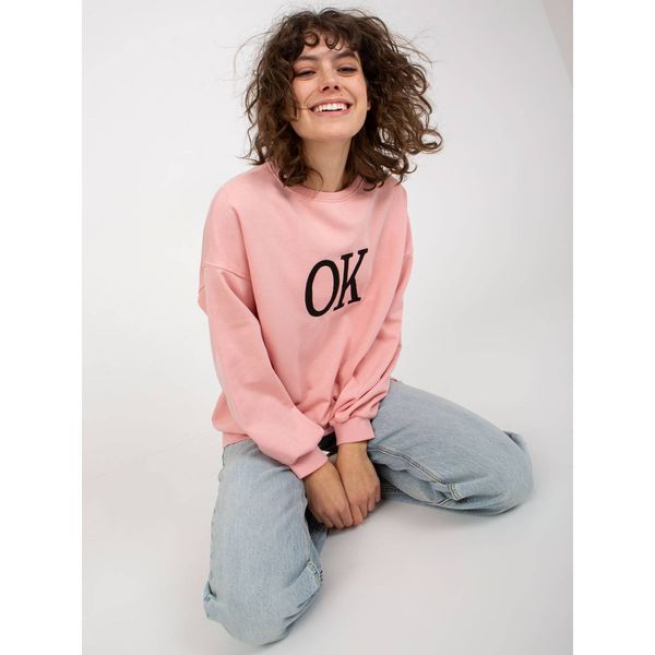 Fashionhunters Light pink loose sweatshirt without a hood with an inscription