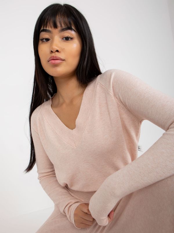 Fashionhunters Light pink simple classic sweater with neckline