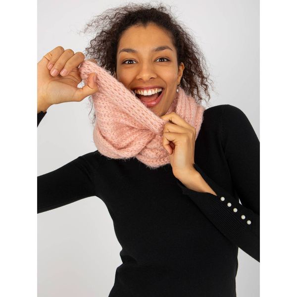 Fashionhunters Light pink warm women's snood in a braid weave