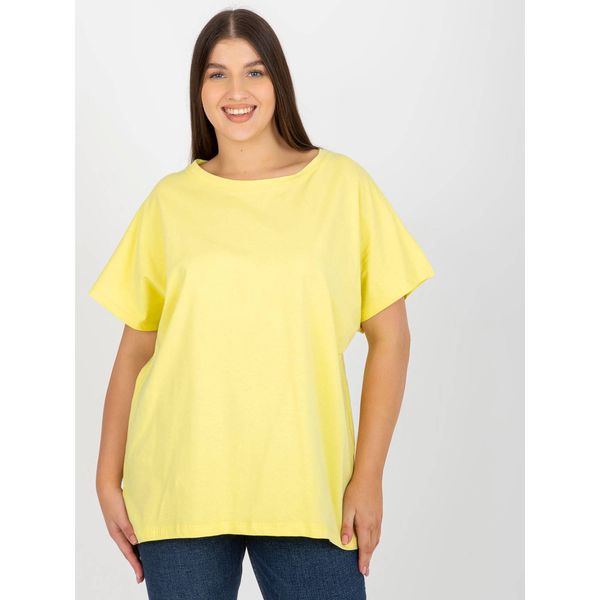 Fashionhunters Light yellow women's plus size basic t-shirt