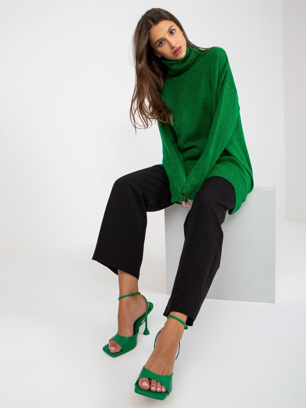 Fashionhunters Long green sweater with turtleneck RUE PARIS
