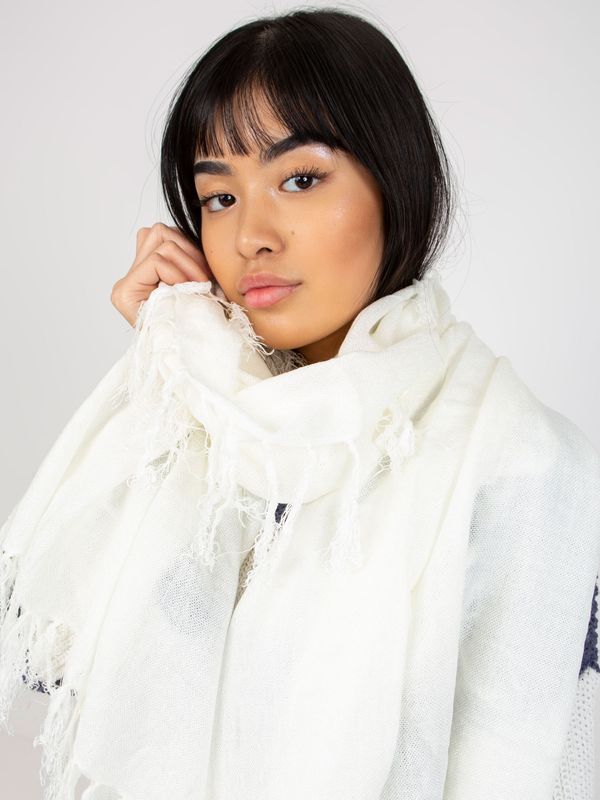 Fashionhunters Monochrome women's scarf Ecru with fringe
