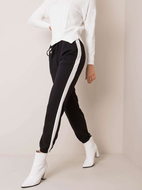 Fashionhunters OCH BELLA Czarno-białe spodnie z paskami