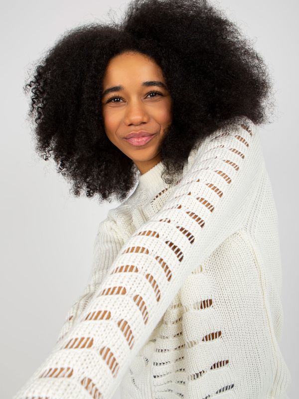 Fashionhunters Openwork oversize Ecru sweater with round neckline