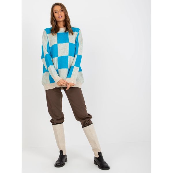 Fashionhunters Oversized blue and beige checkered sweater for women