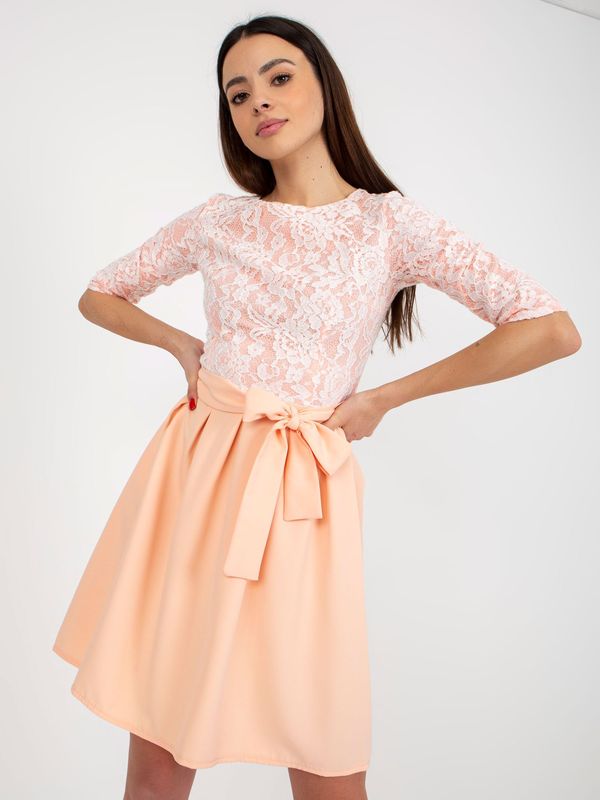 Fashionhunters Peach cocktail dress with lace and tie