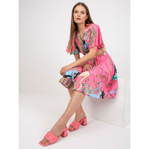 Fashionhunters Pink summer dress with prints and pleats