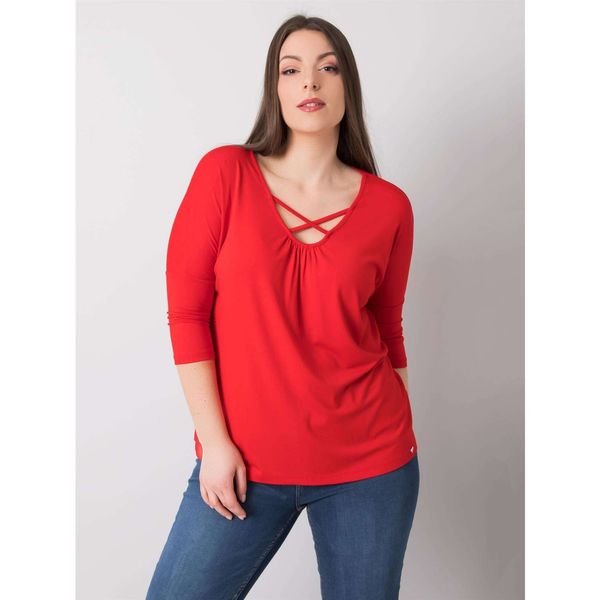 Fashionhunters Plus size czerwona bluzka wiskozowa