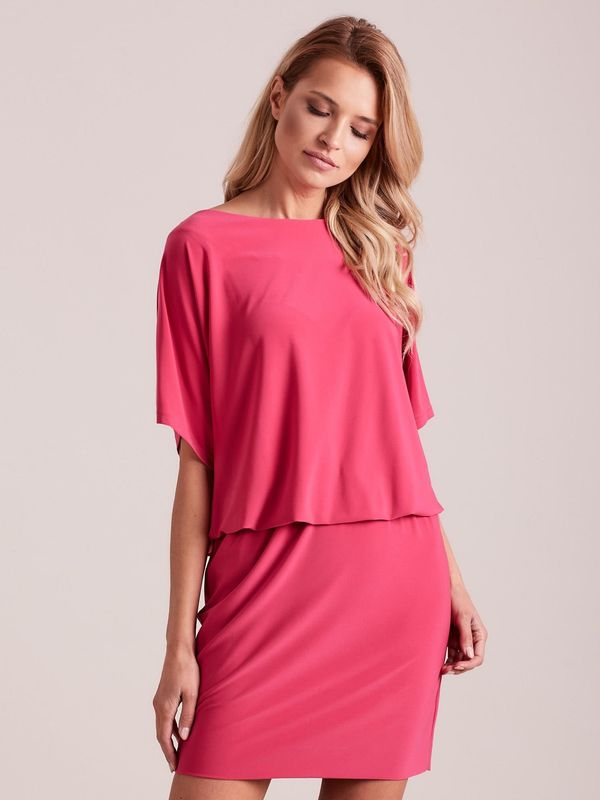 Fashionhunters Różowa sukienka z krój z tyłu