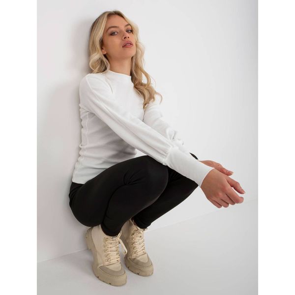 Fashionhunters RUE PARIS white ribbed basic turtleneck blouse