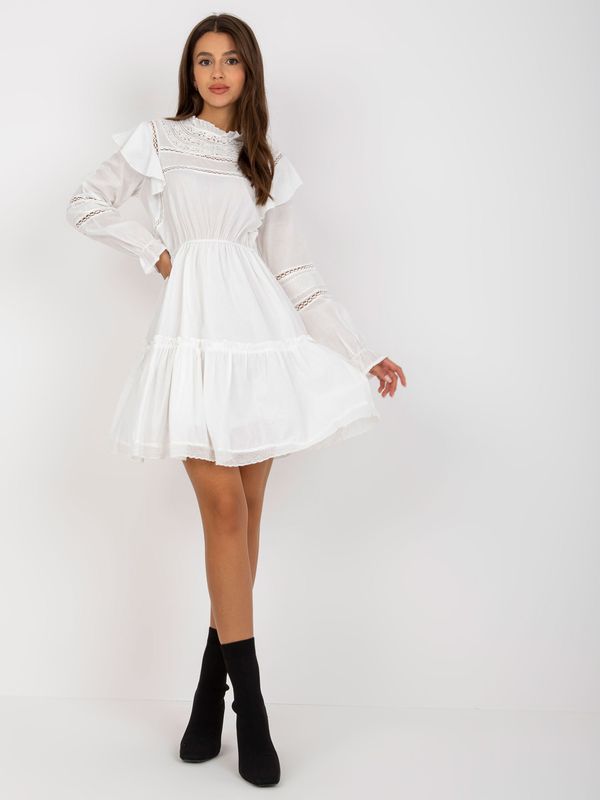 Fashionhunters Vintage white dress with flounces