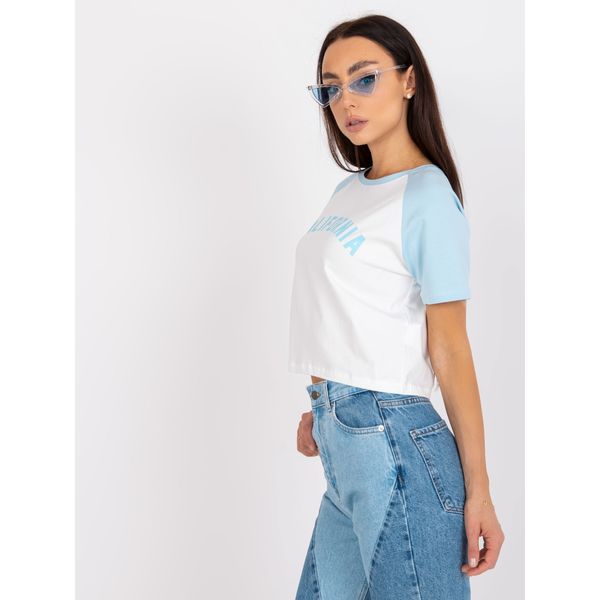 Fashionhunters White and blue short t-shirt with a cotton print