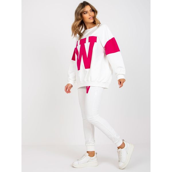 Fashionhunters White and fuchsia tracksuit set with an oversize sweatshirt