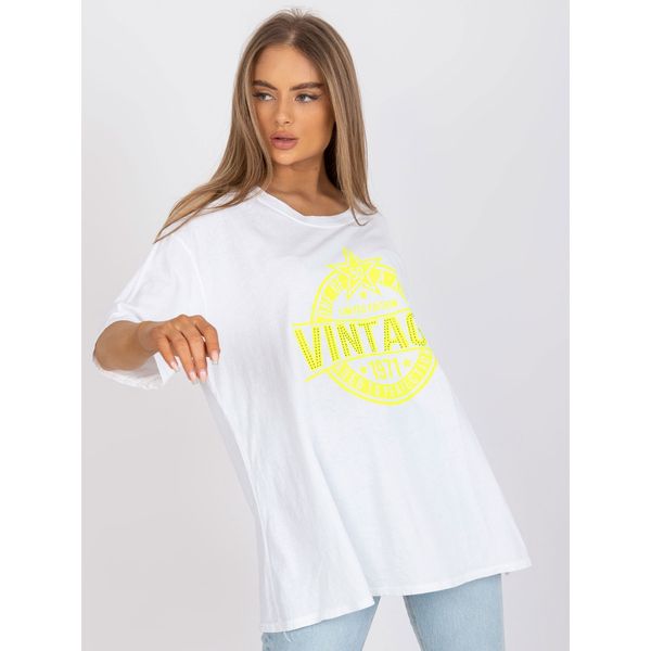 Fashionhunters White and yellow women's oversize t-shirt with an application
