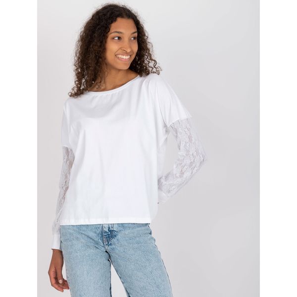 Fashionhunters White blouse with lace sleeves Shantelle RUE PARIS