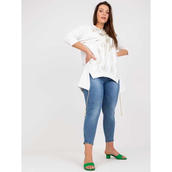 Fashionhunters White cotton plus size blouse with a motif