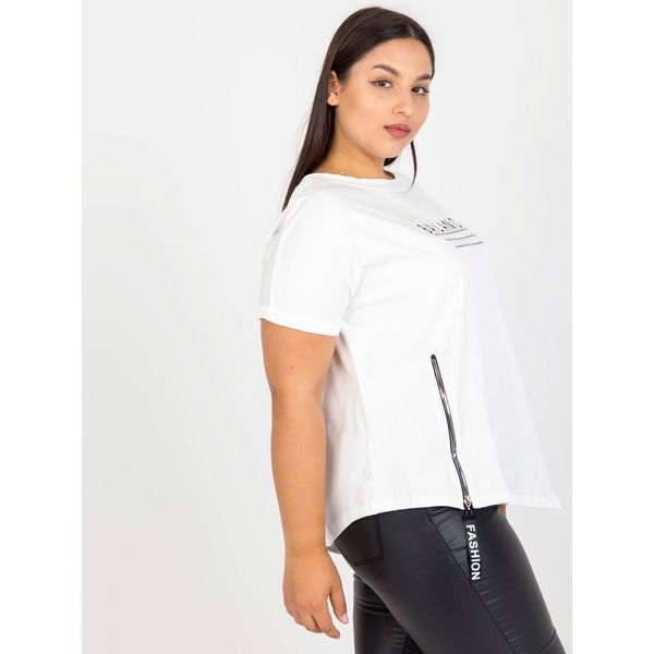 Fashionhunters White loose-fitting plus size t-shirt with the inscription