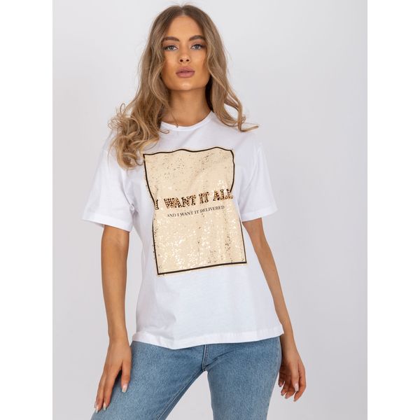 Fashionhunters White loose t-shirt with an application and a print