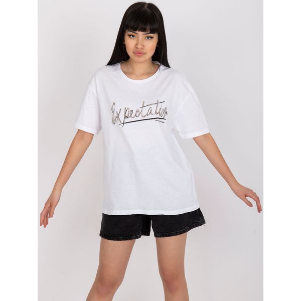 Fashionhunters White t-shirt with an application and a round neckline