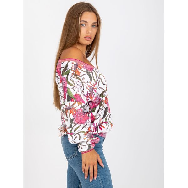 Fashionhunters White velvet blouse with a print and long sleeves RUE PARIS