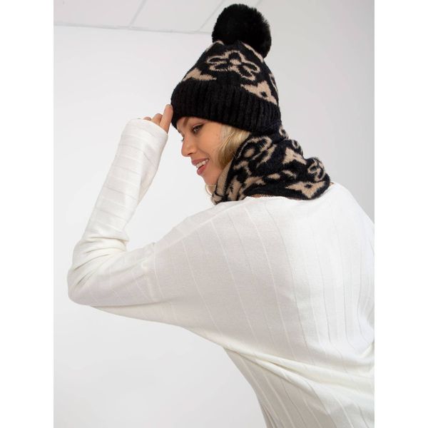 Fashionhunters Women's black and beige winter hat with a pompom