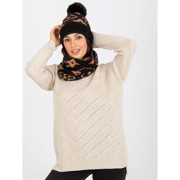 Fashionhunters Women's black and camel winter hat with a pompom