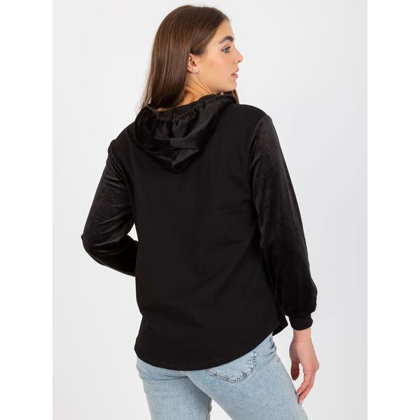 Fashionhunters Women's black sweatshirt with a hoodie