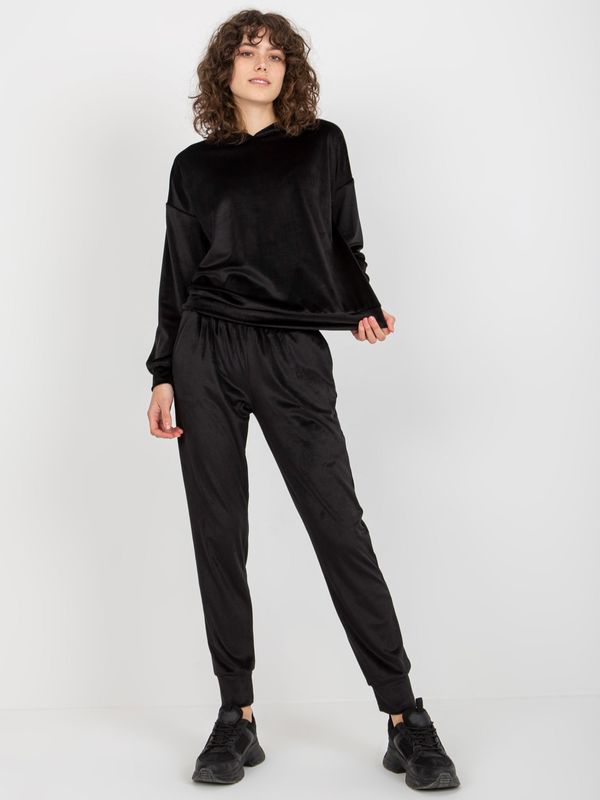Fashionhunters Women's black velour set with trousers and blouse