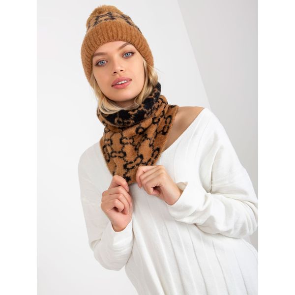 Fashionhunters Women's camel and black patterned neck warmer