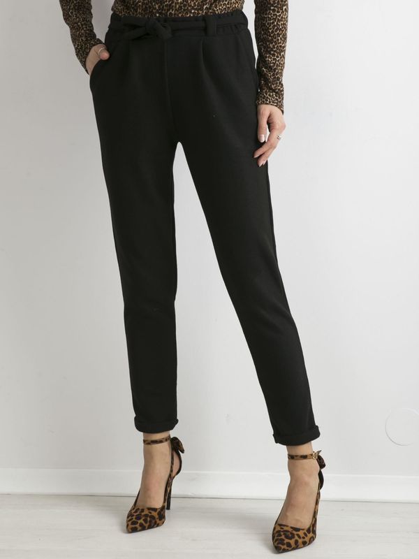 Fashionhunters Women's trousers with bow - black