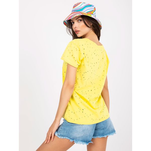 Fashionhunters Yellow single color t-shirt with holes