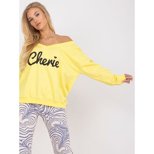 Fashionhunters Yellow women's sweatshirt with a cotton print