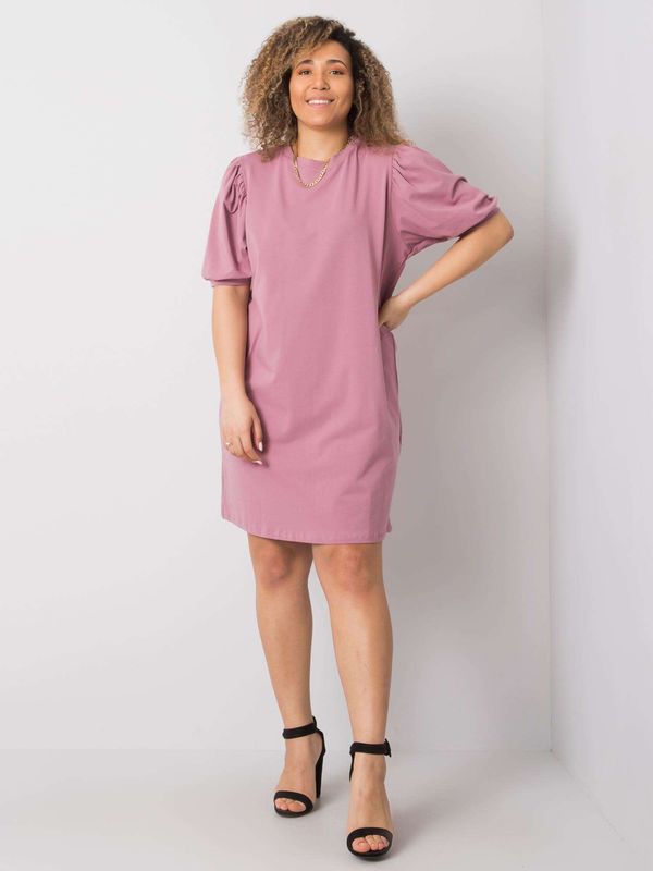 Fashionhunters Zgaszona różowa bawełniana sukienka plus size