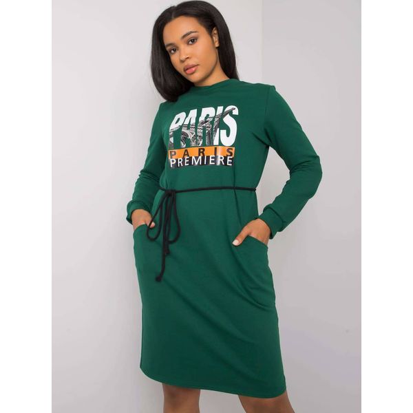 Fashionhunters Zielona sukienka plus size z nadrukiem