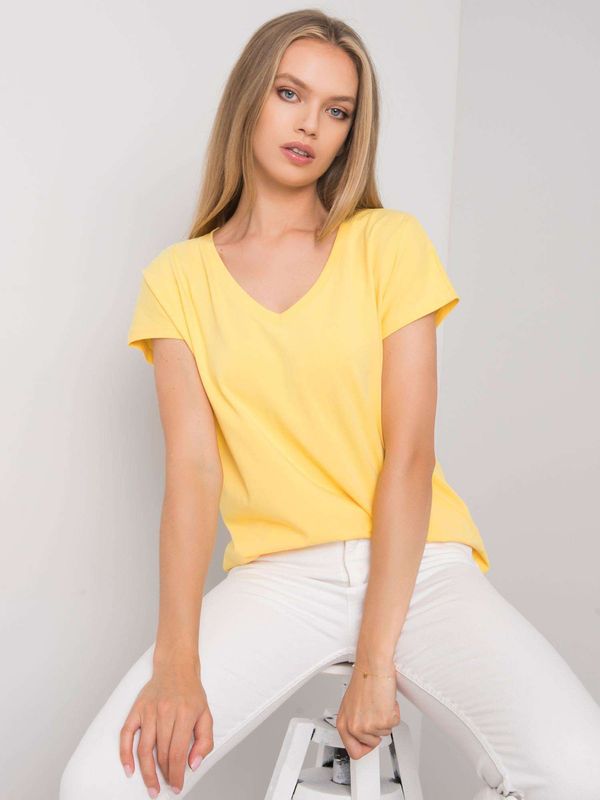 Fashionhunters Żółta bawełniana t-shirt z dekoltem w serek