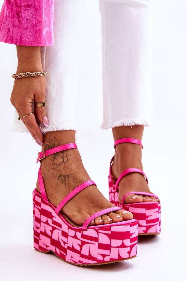 Kesi Fashionable wedge sandals with Fuchsia Claria patterns