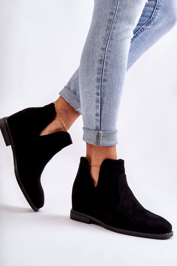 Kesi Suede boots with cut-outs on flat heels black Henriette