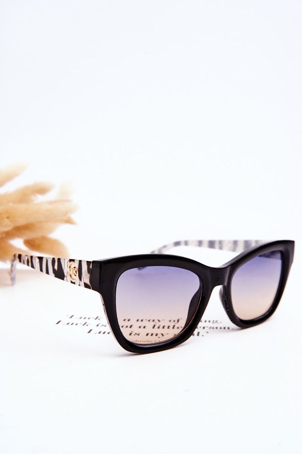 Kesi Women's Classic Sunglasses M2390 Black and Silver