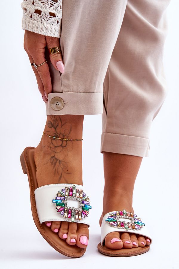 Kesi Women's Fashion Sandals with White Halsey Decoration