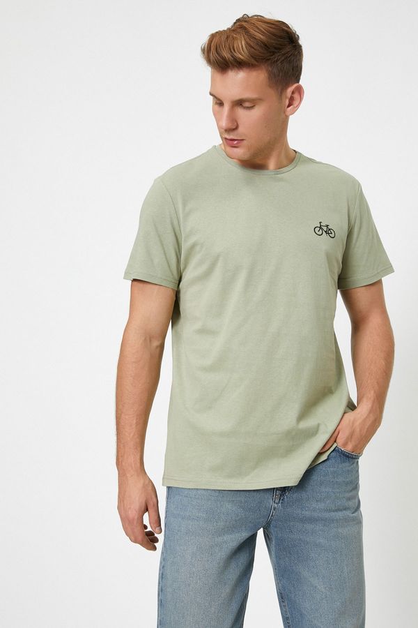 Koton Koton Męska zielona załoga szyi krótki rękaw haftowany T-shirt