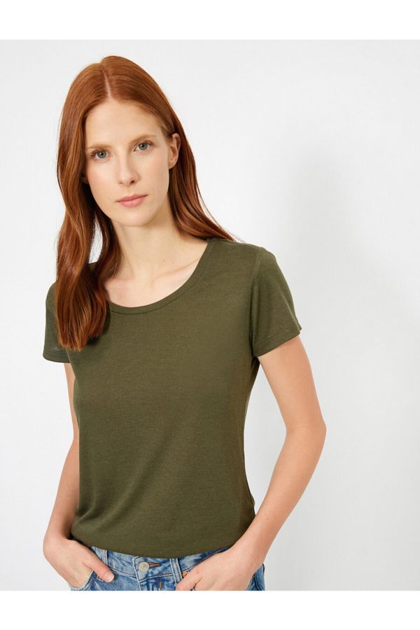 Koton Koton T-shirt damski z zielonym pustym dekoltem