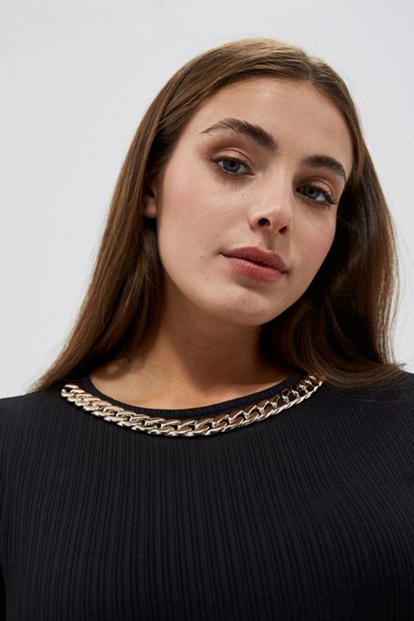 Moodo Blouse with chain at neckline