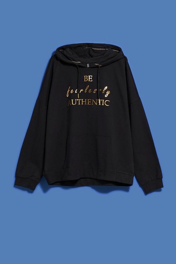 Moodo Hoodie with decorative lettering