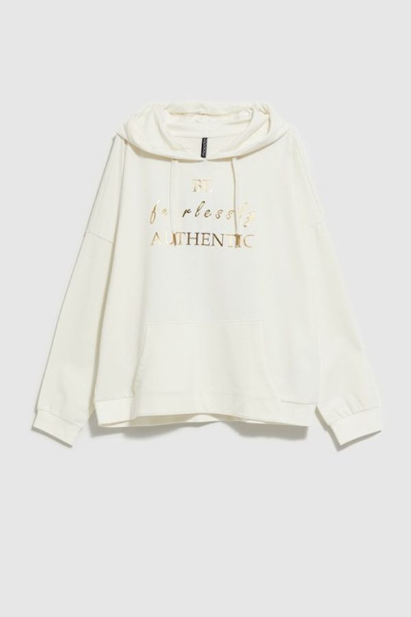Moodo Hoodie with decorative lettering