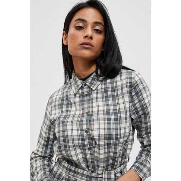 Moodo Shirt with a belt