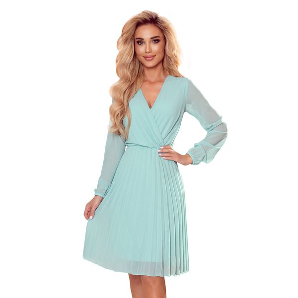 NUMOCO 313-12 ISABELLE Pleated dress with a neckline and long sleeves - MINT