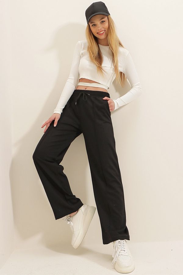 Trend Alaçatı Stili Trend Alaçatı Stili Sweatpants - Black - Relaxed