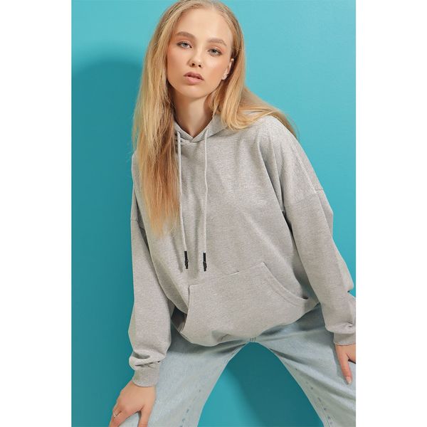 Trend Alaçatı Stili Trend Alaçatı Stili Women's Gray Hooded Kangaroo Pocket Two Thread Sweatshirt