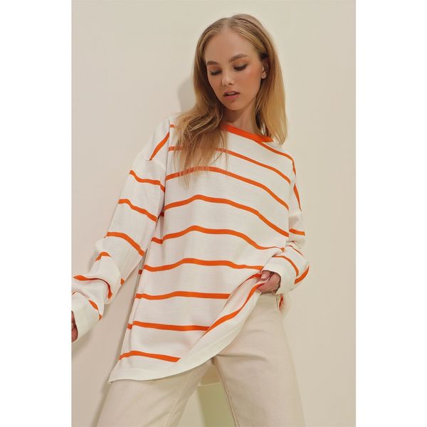 Trend Alaçatı Stili Trend Alaçatı Stili Women's Orange Crew Neck Striped Oversize Seasonal Knitwear Sweater